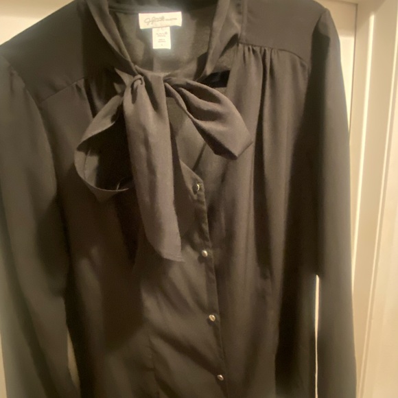 Jaclyn Smith, black blouse with Silvertone buttons - Picture 4 of 16